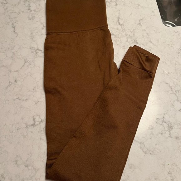 Set active sculptflex little havana brown leggings in size small - Picture 2 of 3